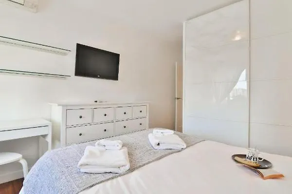 Big Apartment, Close To Train Station Малага Апартаменты