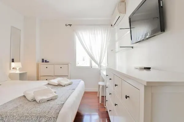 Big Apartment, Close To Train Station Malaga