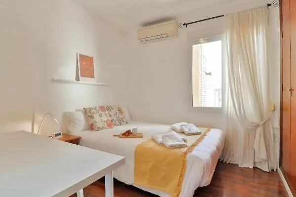 Big Apartment, Close To Train Station Malaga