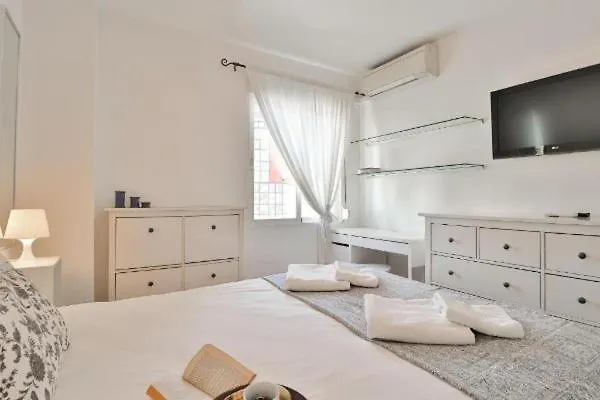 Apartment Big Apartment, Close To Train Station Malaga