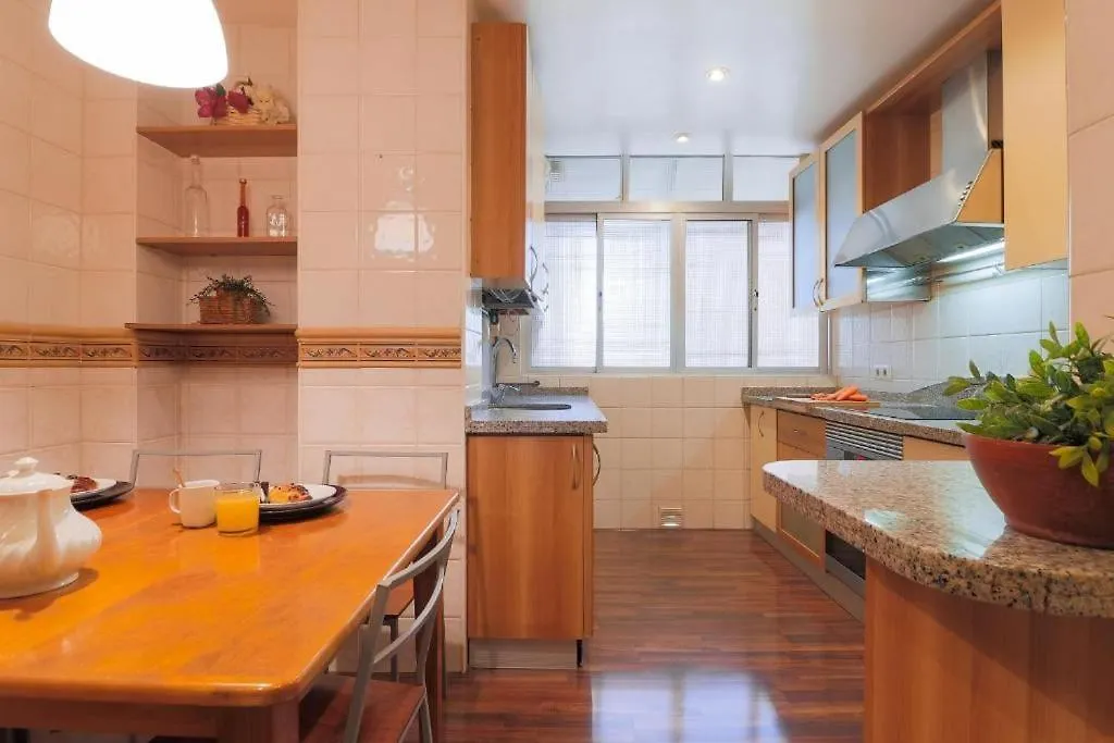 Big Apartment, Close To Train Station Malaga 0*,